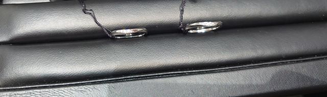 とても素敵なペアのダイヤモンド入の指輪です。