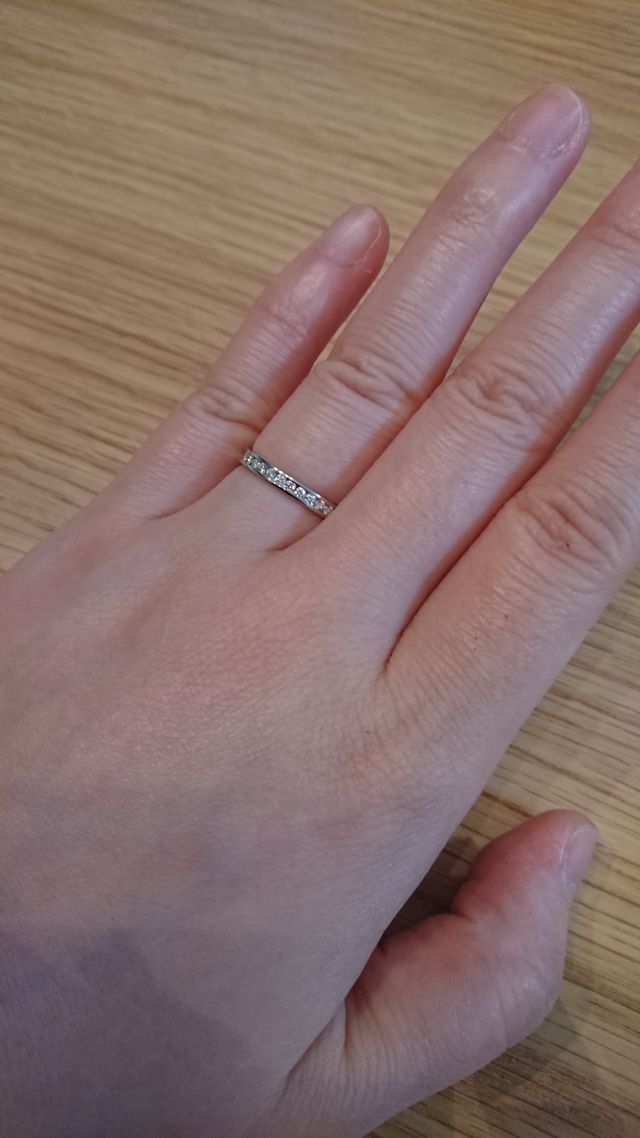 指輪の裏側は滑らかに加工されていて、着け心地抜群！