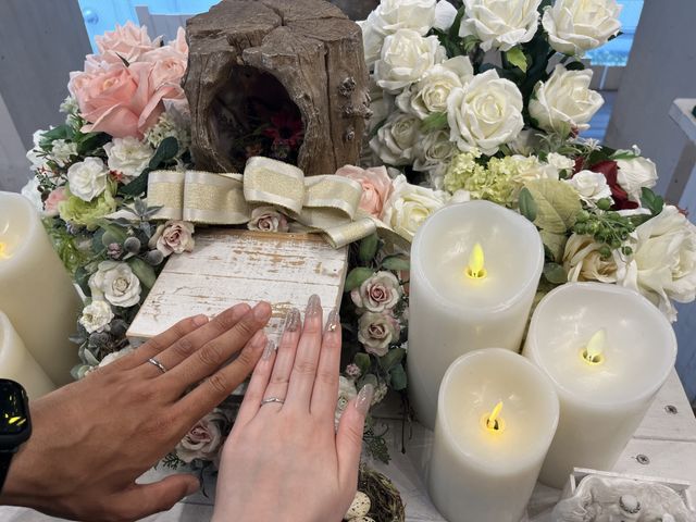 結婚指輪を受け取ってすぐに記念撮影をしました！