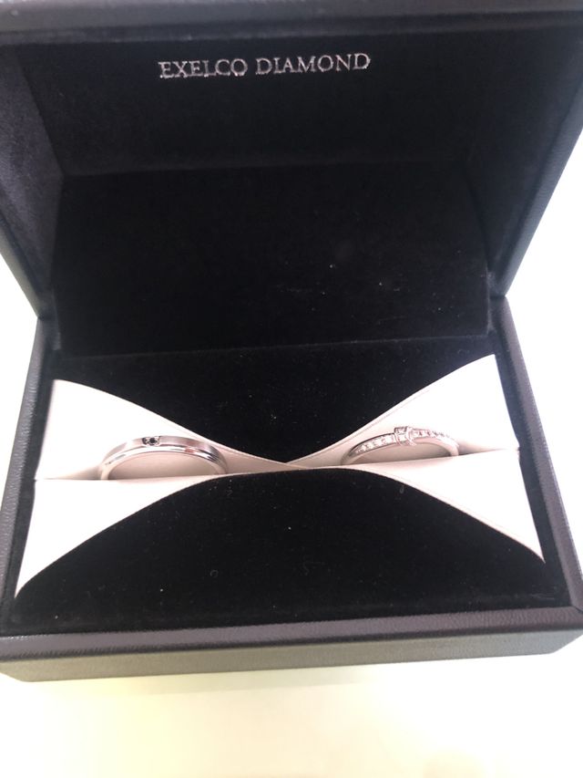 夫の指輪はle voile、私のはFede Ringです。