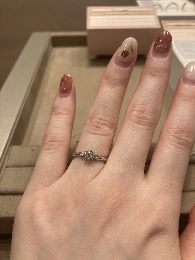 フラワーモチーフの指輪です