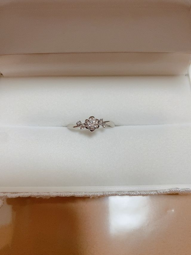 真ん中を元々はシンプルなデザインだったのをお花にしました。