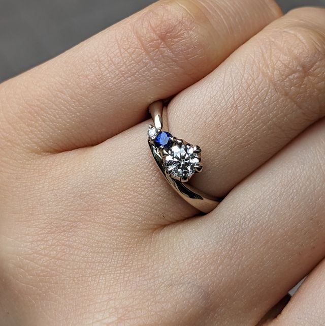 12時の方向の爪のみハート型に仕上げていただきました！