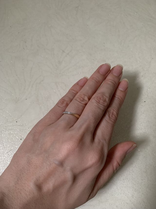 デザインはリボンタイプでゴールドとシルバーのセパレートです。