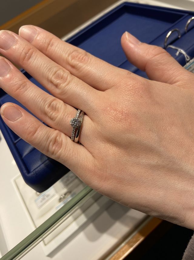 ブーケ婚約指輪&結婚指輪の重ねづけ