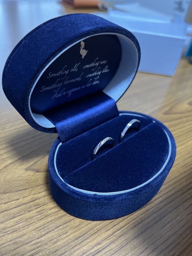 入れ物と二つのリング