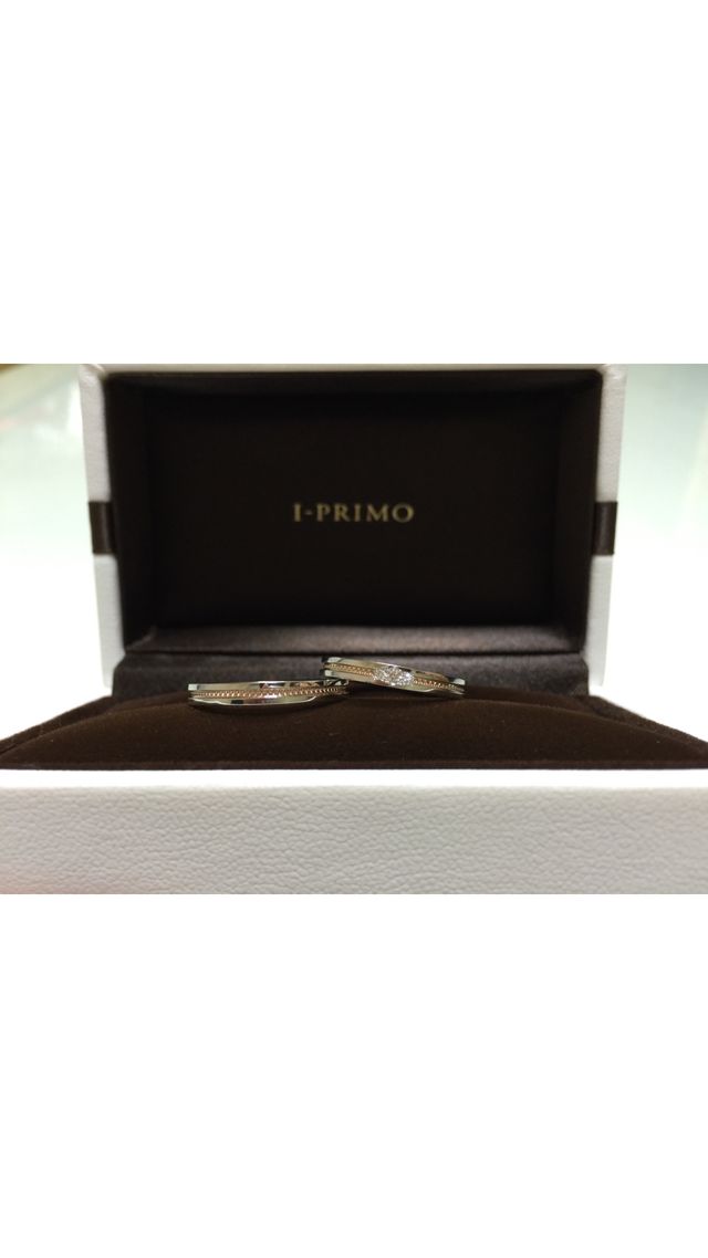 ミル打ちのデザインの結婚指輪