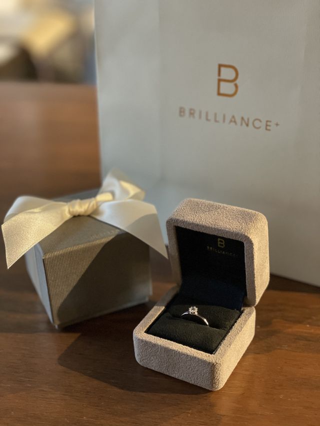 指輪が出来たのが嬉しくて、カフェに寄って撮影しました。笑