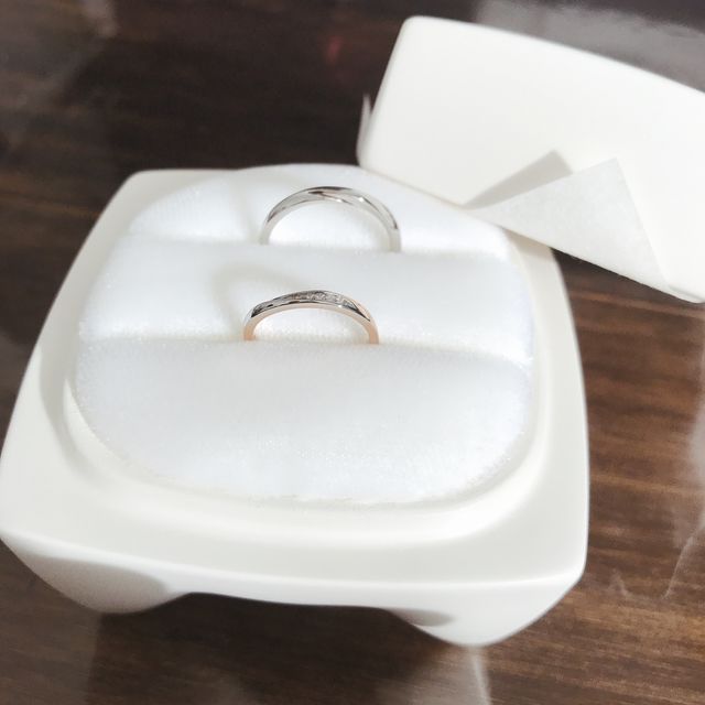 雪佳景
女性用はピンクゴールドとシルバーの2色のものです。