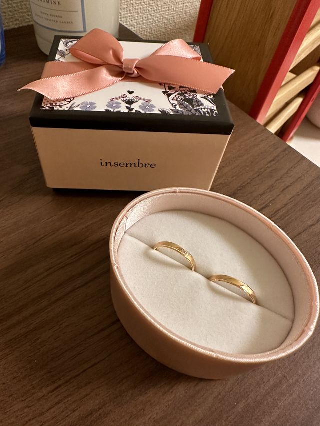 ピンクゴールドです