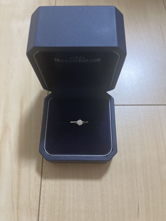 婚約指輪です
