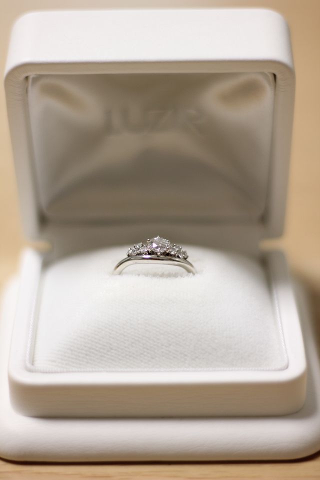 女性らしい正統派デザイン。