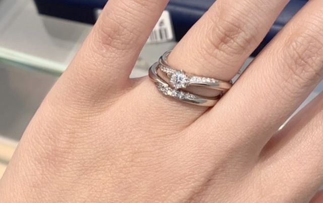 結婚指輪と婚約指輪です。
