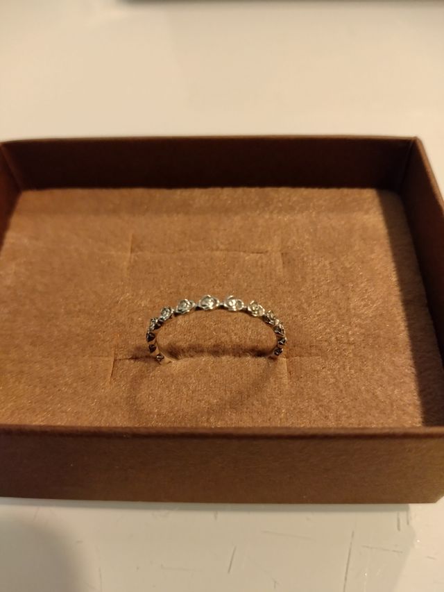 シンプルなボックスに入って届きました