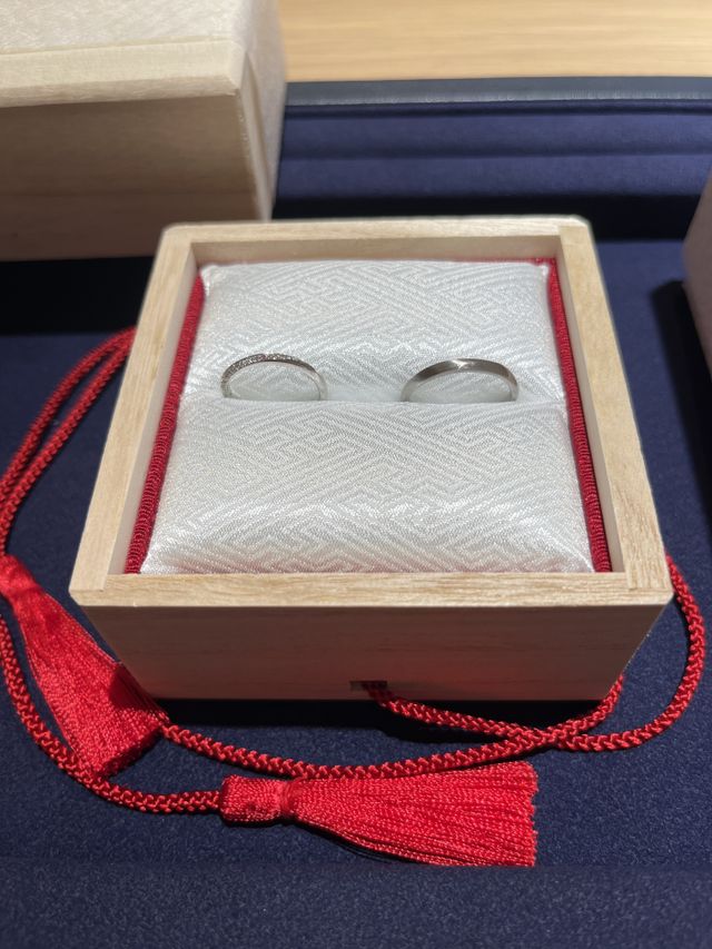 美しい桐箱に入ってきました。