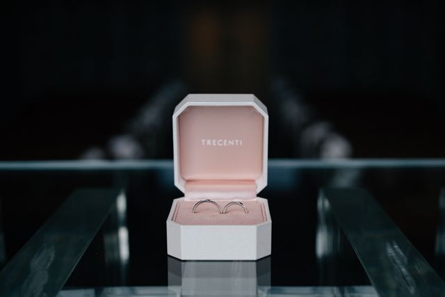 ボックスはホワイトカラーでシンプルです