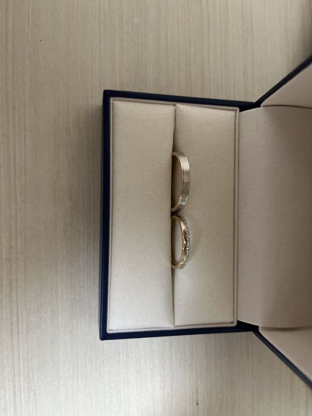 ピンクゴールドとプラチナの指輪です