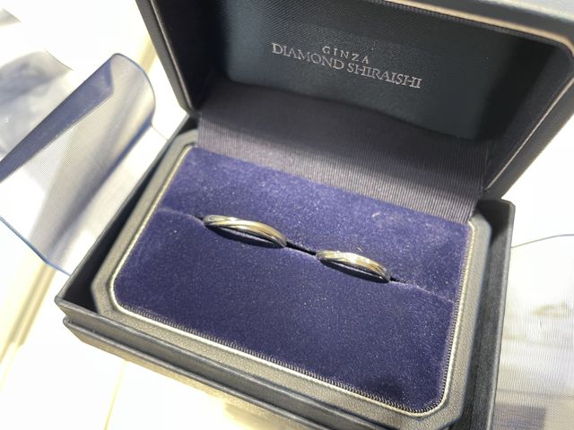 2人とも同じデザインです。
男性用はマット加工を追加しました