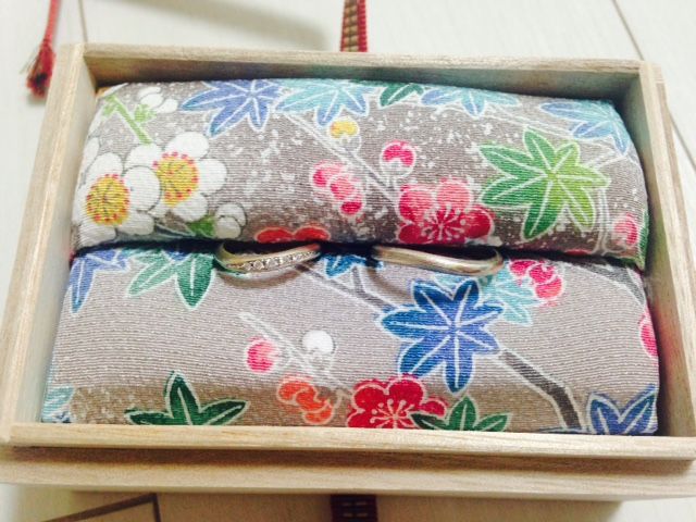 結婚指輪と桐箱