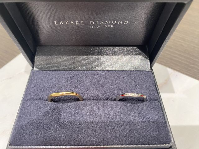 彼はイエローゴールド、私はプラチナのダイヤありにしました。