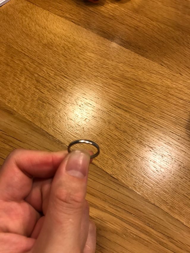 年中つけっぱなしなでくすんできましたが、磨くと光ります。