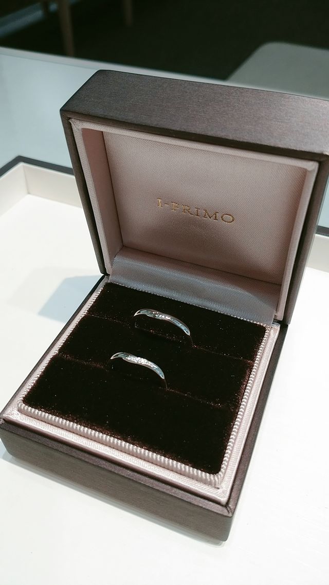 指輪が届き、2人で一緒に開封！輝きが凄かったです！