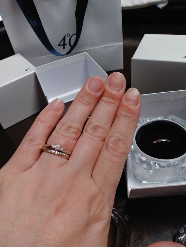 4℃の婚約指輪との重ねづけ相性抜群