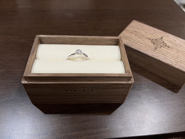 シンプルなウェーブの指輪。