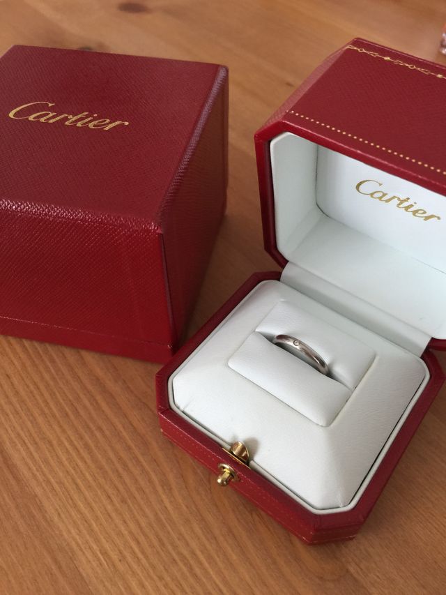 指輪と購入した箱です。