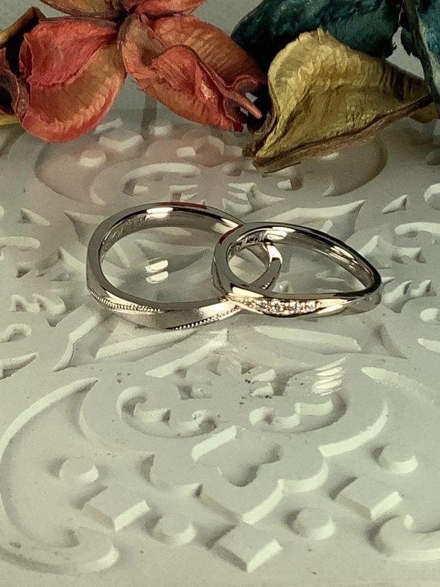 リバーシブルにしました。表はダイヤを5個でキラキラに。