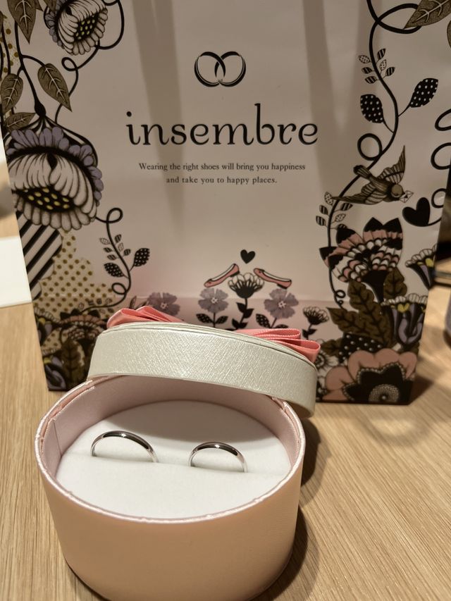 シンプルな指輪。ケースは可愛くてオシャレです！