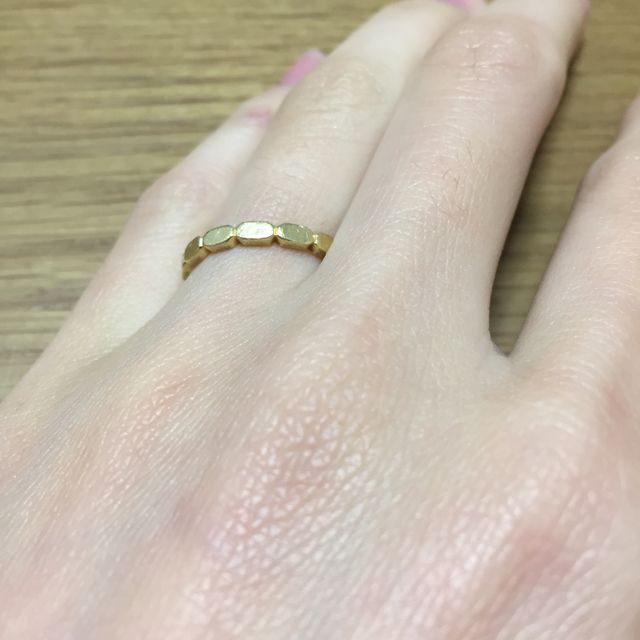 シンプルで重ね付けしやすいデザインです