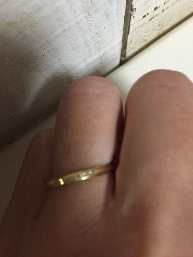 ゴールドなので色黒な私にもいいですよ！