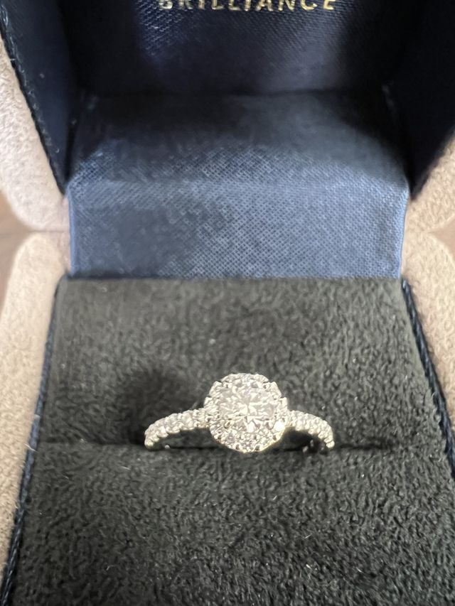 実物のダイヤモンドは想像以上にとても綺麗でした。