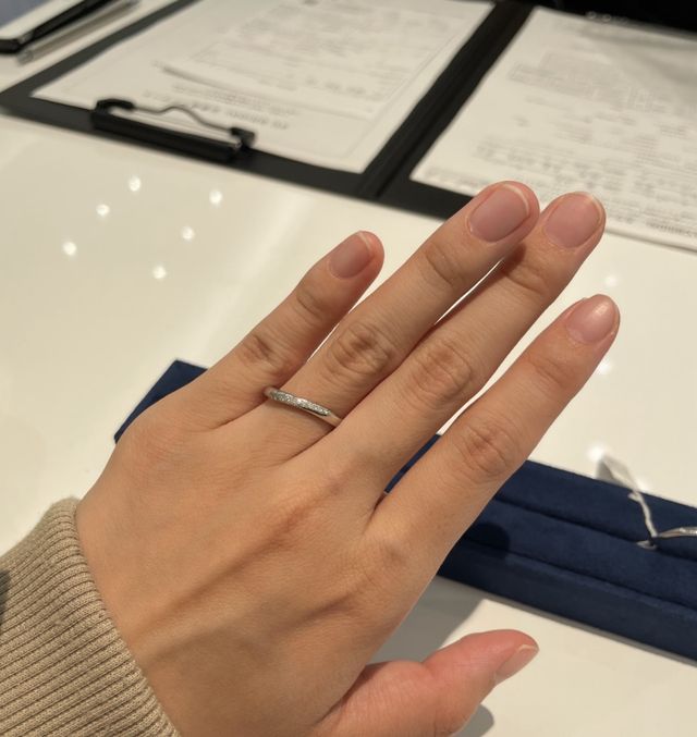 S字のシンプルな指輪です