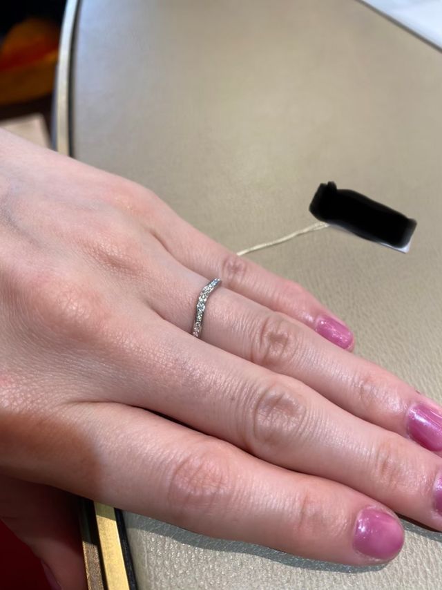 着用時、横から第三者から見た時をイメージした写真です。