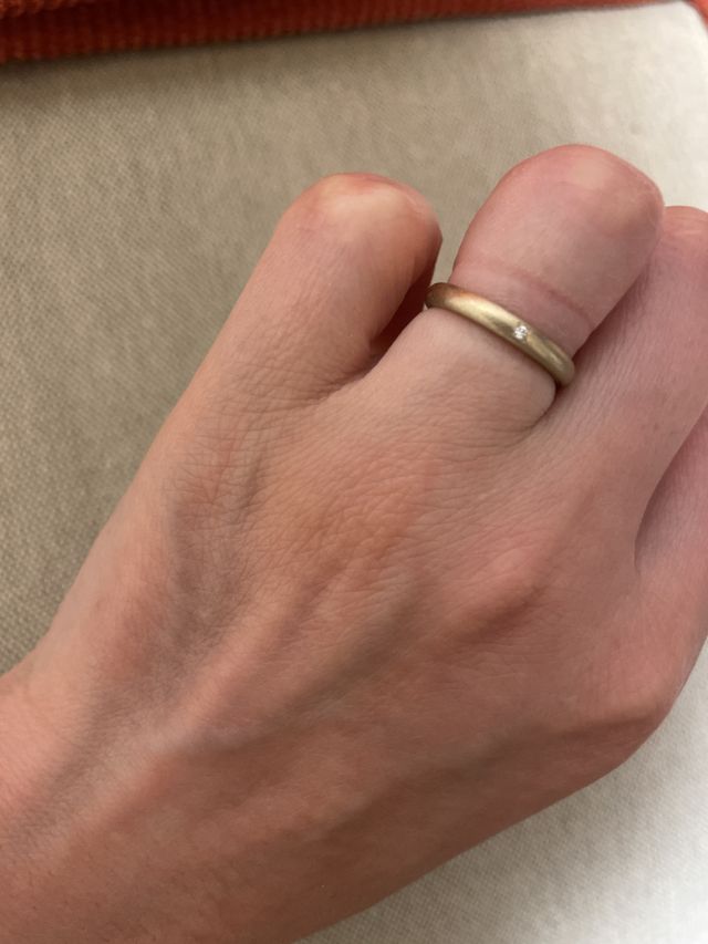 イエローゴールドにダイヤモンドを埋め込みました。