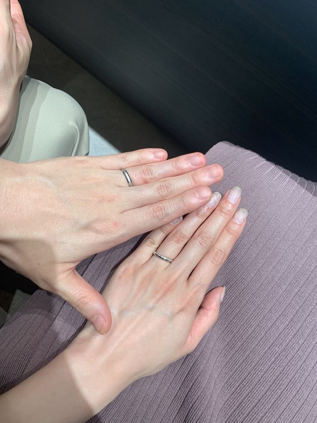 完成して受け取りに行き、初めて着用した瞬間の写真です！