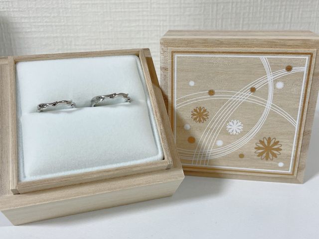 オシャレな桐箱に入っていました。