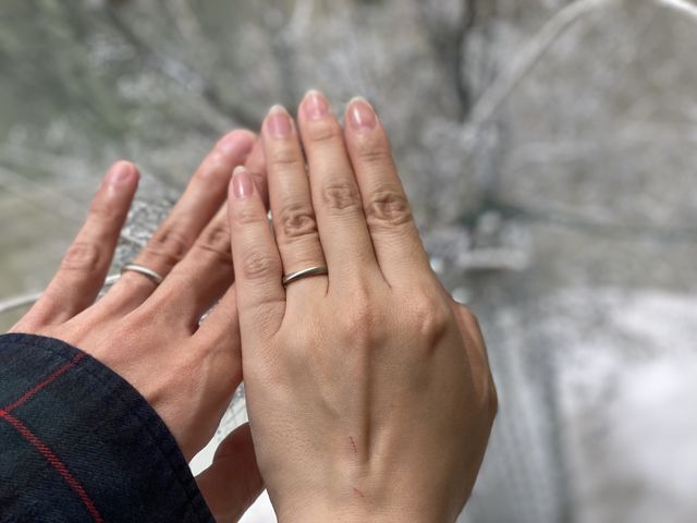 表面は艶消し内側がゴールド
形はストレート