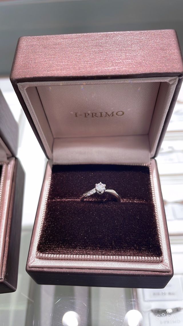 ダイヤモンドが本当に綺麗で、とても良い仕上がりでした。
