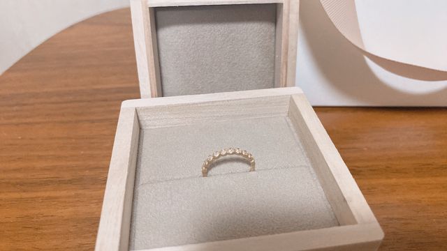 普段使いできるほどよいダイヤの大きさに惹かれました。