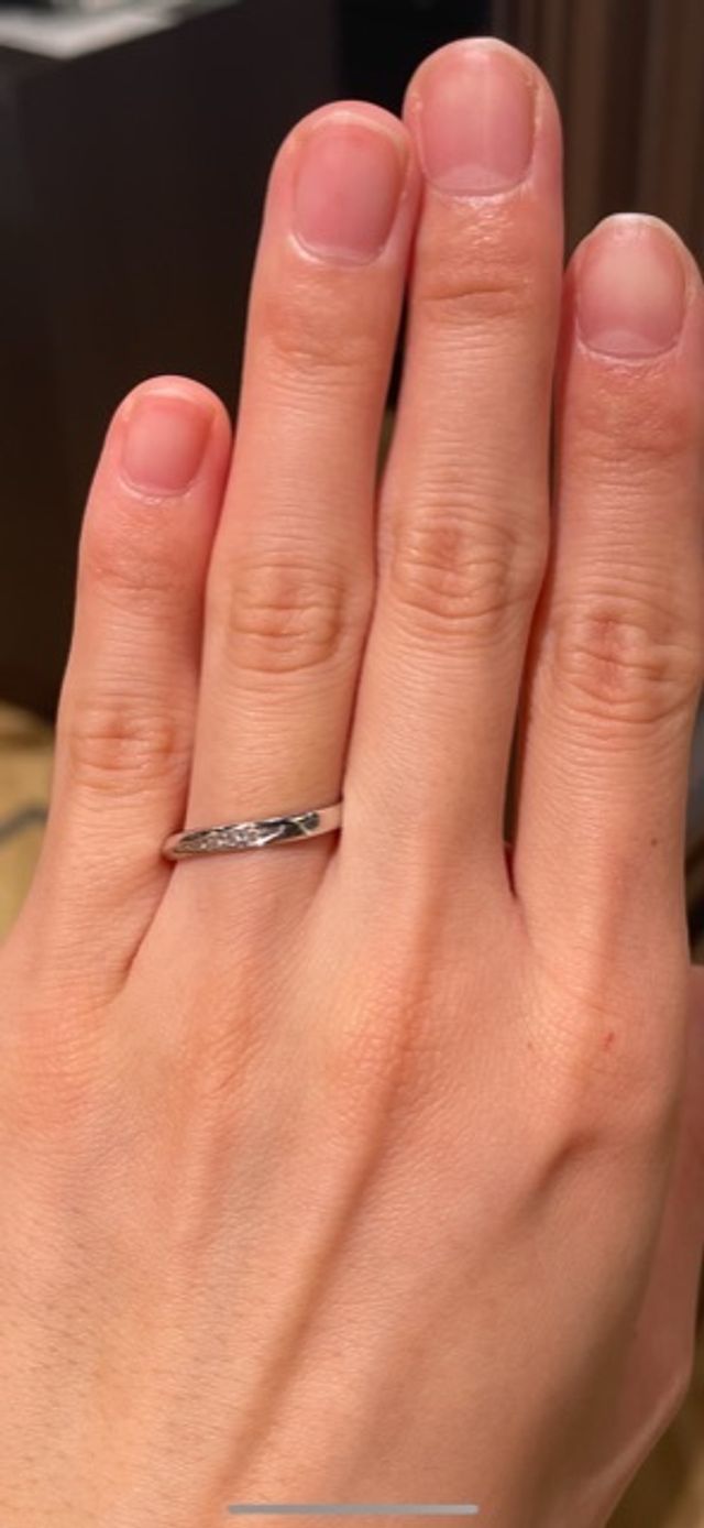 こちらは朝葉というタイプの指輪で、俄の中で1番細い。