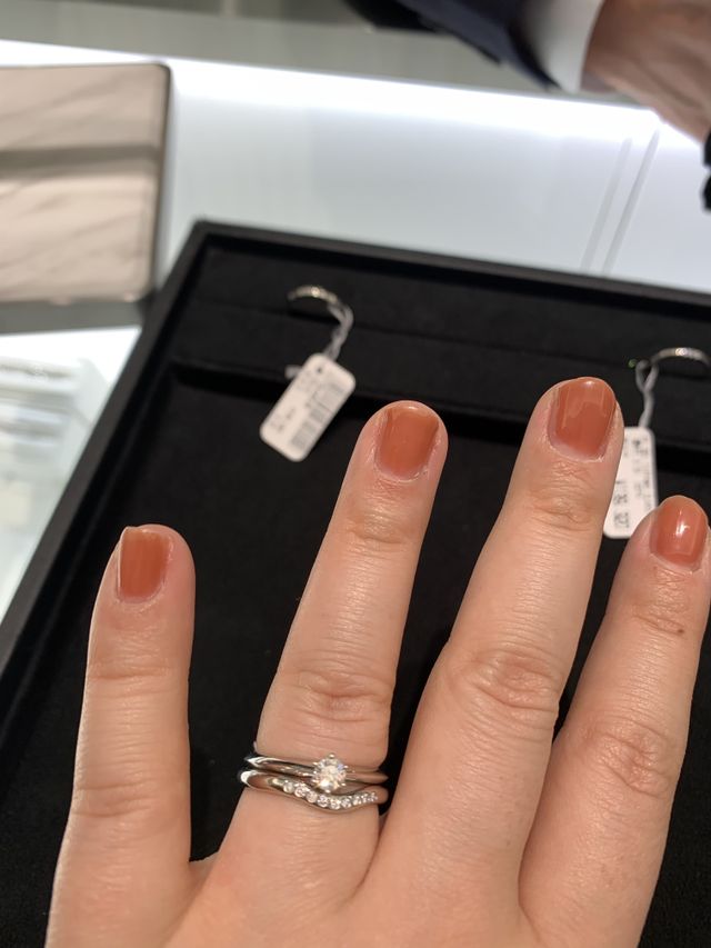 曲線の方が手元に馴染む印象でした。