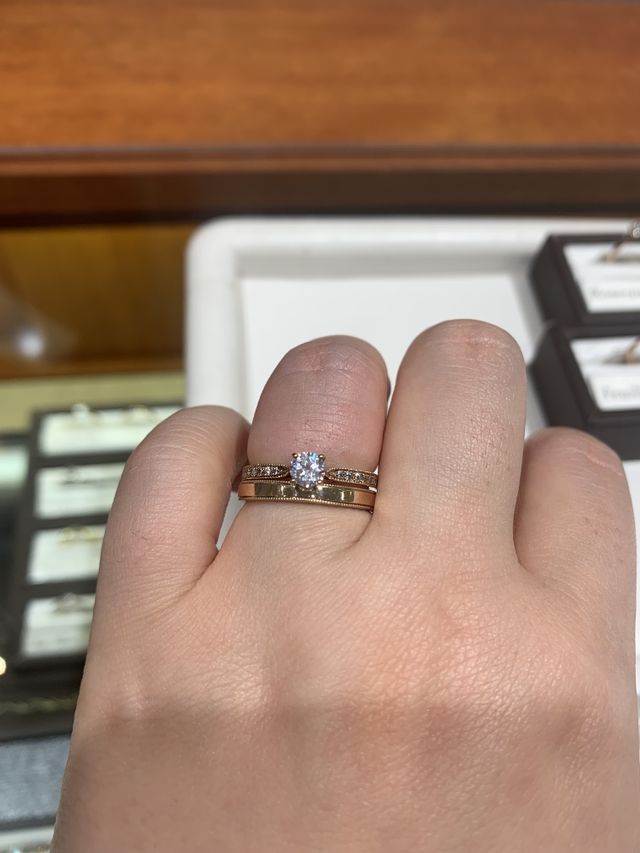 デザインが気に入っているものをゴールドで重ね付けしました。