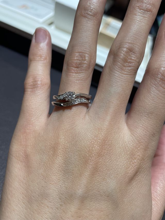 唐花の結婚指輪と婚約指輪のセットです