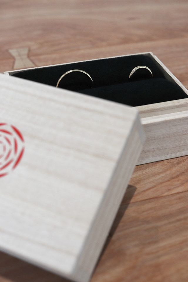 出雲に流れる優しい風をデザインされています。