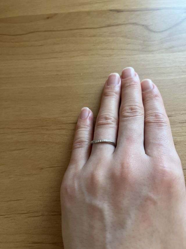 すこしカーブがかかったデザイン