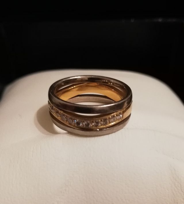 ハーフエタニティのリング