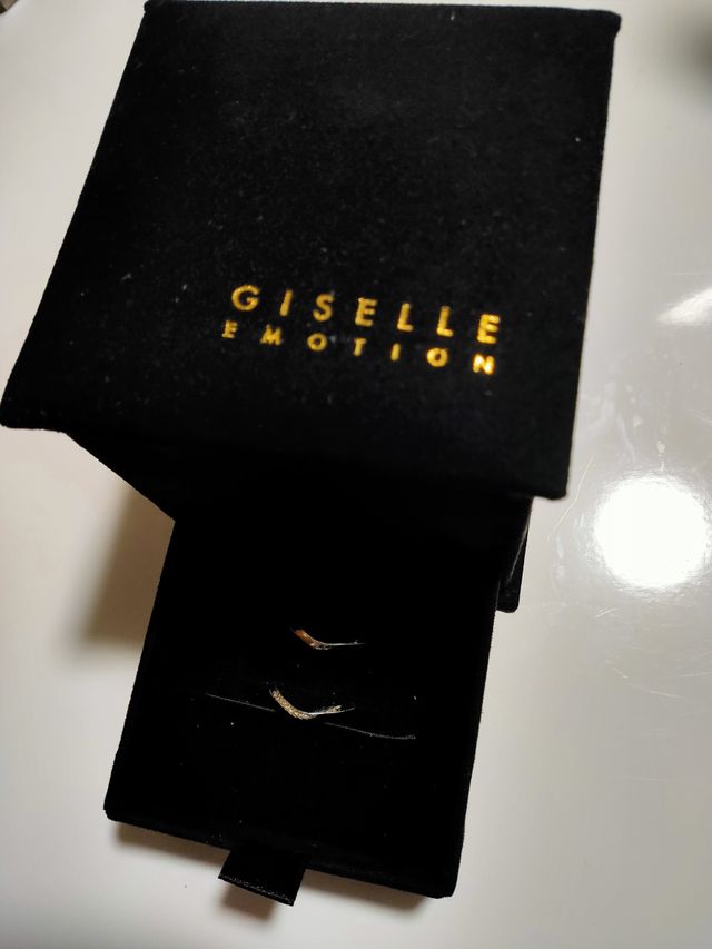 一緒に届いたボックスとリングです